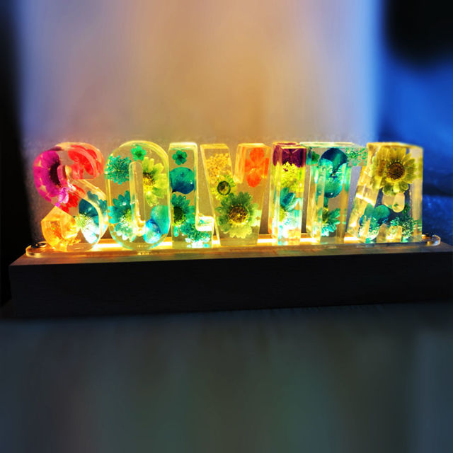 Picture of Personalized Epoxy Dried Flower Name Night Light