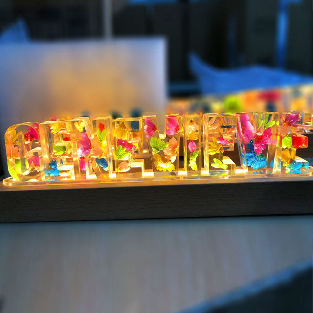 Picture of Personalized Epoxy Dried Flower Name Night Light